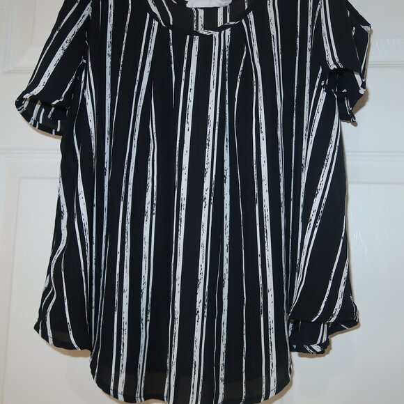 Womens Lush Black White Stripe Flowy Cold Shoulder Loose Fit Summer Top Small S - Picture 3 of 5